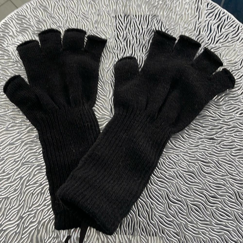 Women’s Black fingerless wool gloves